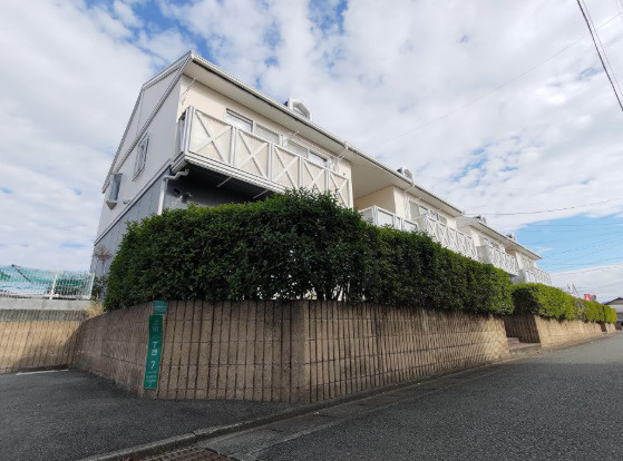 上津コーポE棟の外観