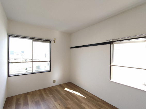 上津コーポE棟の洋室|コンパクトで使いやすい洋室です