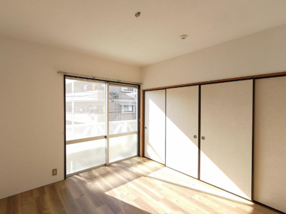 上津コーポE棟の内装|明るい室内です