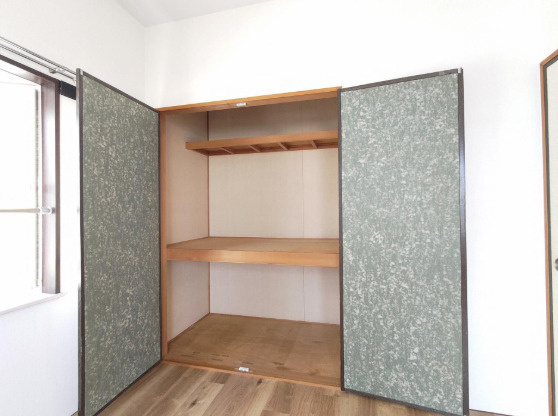 上津コーポE棟の収納|ちょっとした収納スペースも充実しています