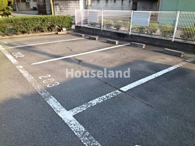 カーム和田の駐車場