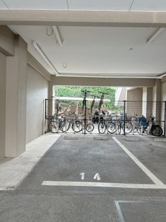 【駐車場】 | 敷地内駐車場確保できます。1年に一度抽選で入れ替わりが行われます。