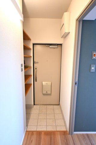 鵜野森団地　M棟５０８号室の玄関