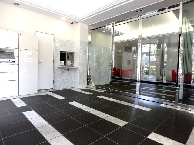 新宿区西新宿８丁目の賃貸マンションのエントランス|毎日通るエントランスはこのようになっています