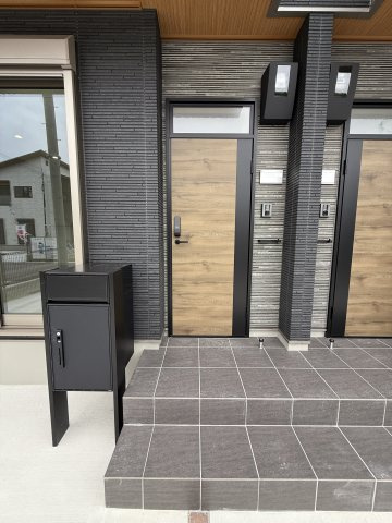 クラウンハイツ秋津町IV・アパート・95058の玄関