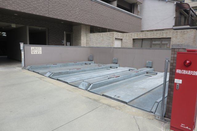 プレジオ南堀江の駐車場