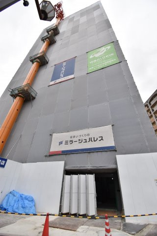 ワールドアイ難波南PORTAの外観