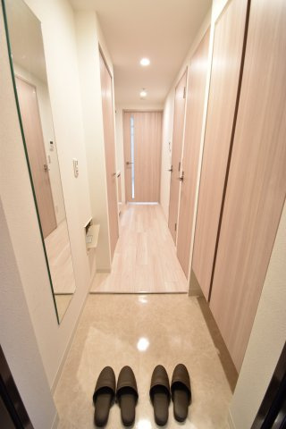 ワールドアイ難波南PORTAの玄関