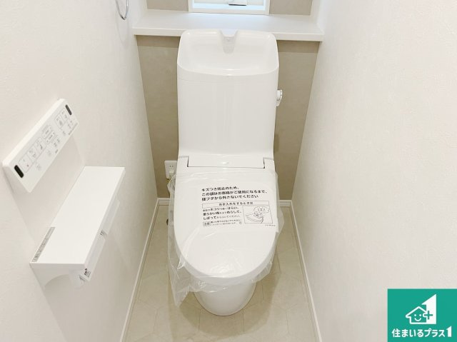 神戸市垂水区つつじが丘　新築一戸建てのトイレ|1・2階の2ヶ所にあるので、朝の忙しい時間の順番待ちもなく、深夜の利用にも大変便利です。