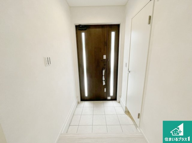 神戸市垂水区つつじが丘　新築一戸建ての玄関|シューズボックスにはたくさんの靴が収納できるので玄関周りはいつもスッキリ！ご家族が増えても安心！