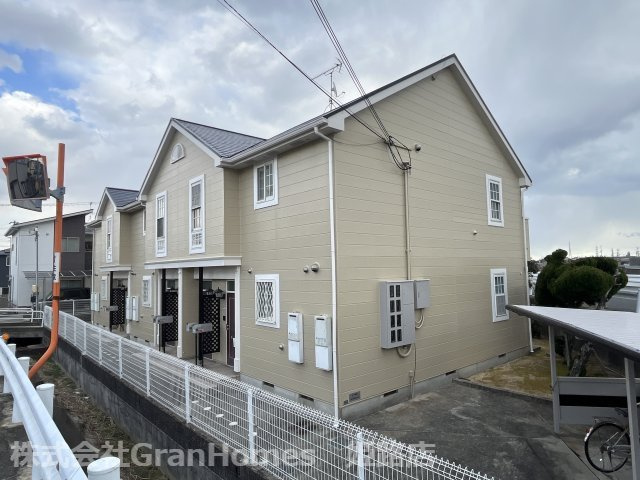 クレストヨコセキの外観