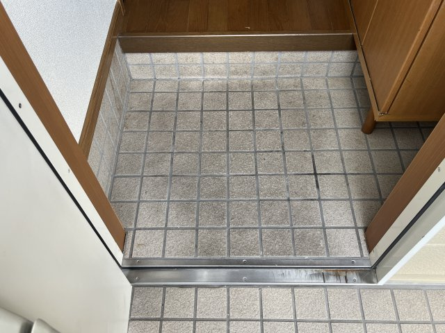 クレストヨコセキの玄関