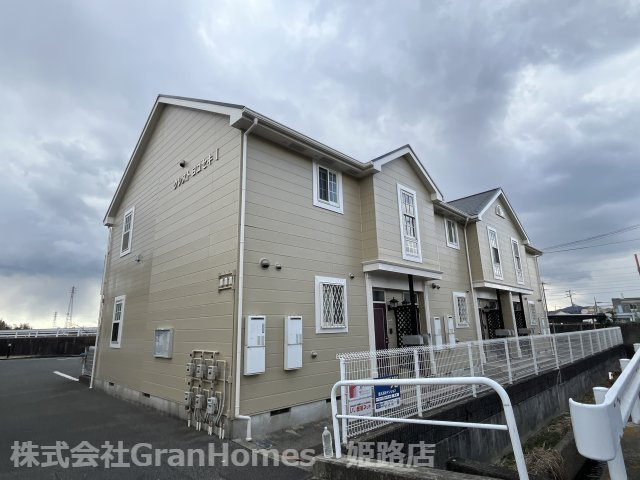 クレストヨコセキの外観