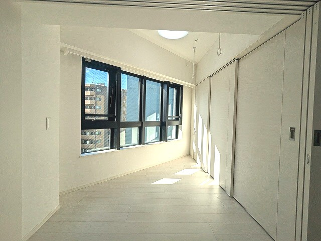 ルジュール神田須田町の設備|4.2帖洋室、洋室に取り外し機能付き室内物干し設備付きです