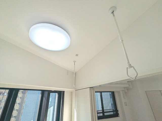 ルジュール神田須田町の設備|4.2帖洋室、洋室に取り外し機能付き室内物干し設備付きです