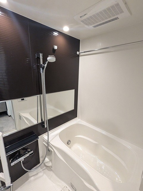 ルジュール神田須田町の浴室|追焚オートバス、浴室換気乾燥機、ワイドシャワーヘッド