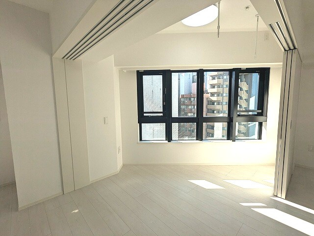 ルジュール神田須田町のその他共用部分|4.2帖洋室、洋室に取り外し機能付き室内物干し設備付きです