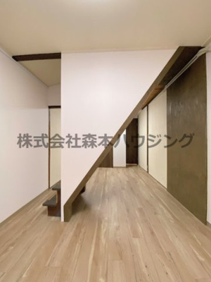 【居間・リビング】 | 　四條畷市美田町2-9テラス | ゆったり過ごせる居間です