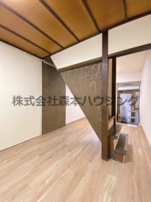 【居間・リビング】 | 　四條畷市美田町2-9テラス | ゆったりとした居間です
