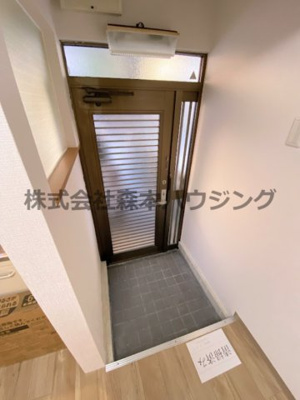 【玄関】 | 　四條畷市美田町2-9テラス | ゆったりとした玄関です