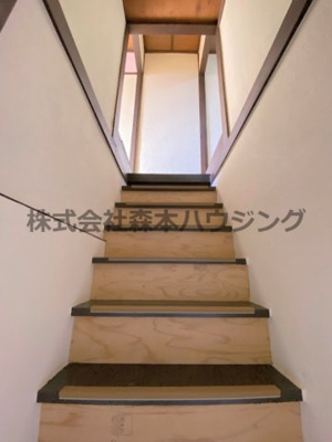 【内装】 | 　四條畷市美田町2-9テラス | 室内階段部分です