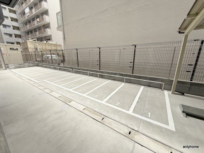セレニテフラン新大阪　仲介手数料無料の駐車場