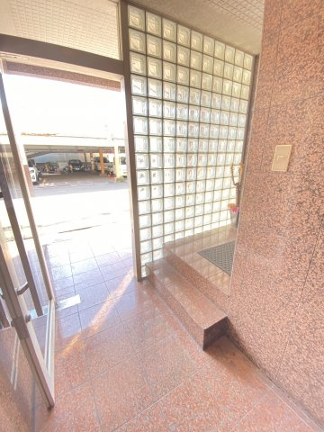 清水丘マンションのエントランス