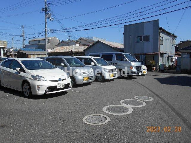 ウイングコート　　の駐車場