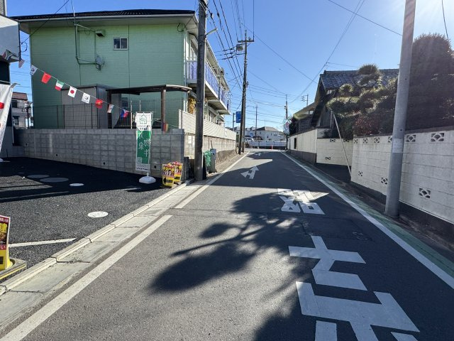 松戸市高塚新田新築戸建（高塚新田第16）の前面道路含む現地写真|南西側前面道路・幅員約5.4ｍ