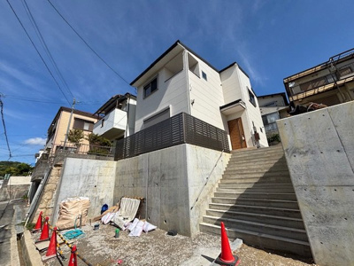 【前面道路含む現地写真】 | 神戸市長田区五位ノ池町3丁目　新築戸建　仲介手数料無料！ | 前面道路含む現地写真です