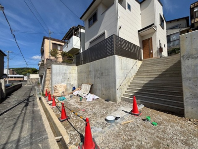【前面道路含む現地写真】 | 神戸市長田区五位ノ池町3丁目　新築戸建　仲介手数料無料！ | 前面道路含む現地写真です