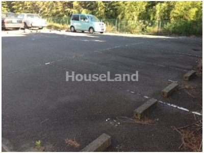 プレゼンス紀伊Ⅱの駐車場