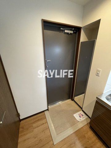 プリエール高井田の玄関