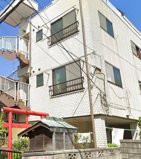 岩井マンションのエントランス