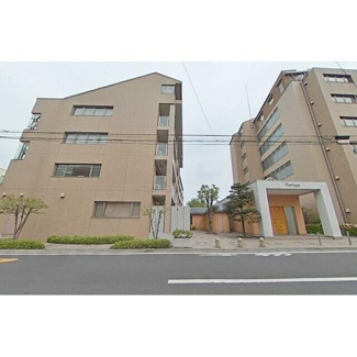 【外観】 | 鉄筋コンクリート造のがっちりとした建物。