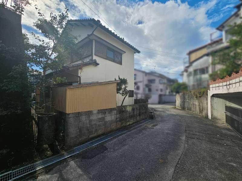 十津　中古戸建の前面道路含む現地写真