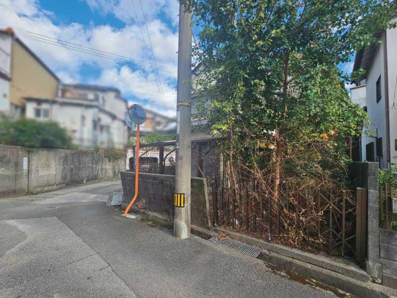 十津　中古戸建の前面道路含む現地写真