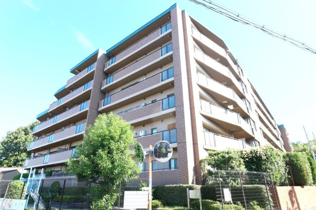 ソフィア枚方公園サニーヴェルデの外観|新しい生活にいかがでしょうか？外観はお住まいの顔になります。こだわりたいポイントですね。水回りリフォームやリノベーションも承ってます。
■現地見学・資金計画相談・住宅ローン相談もお問合せ受付中■
