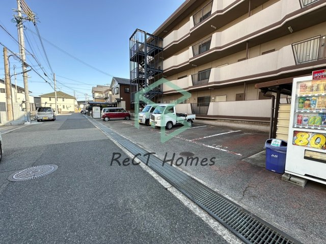 姫路市飾磨区今在家６丁目の賃貸マンションの駐車場