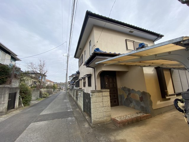 富里市中沢　中古戸建の前面道路含む現地写真
