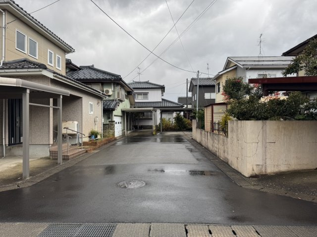 江南区天野3丁目　売地の前面道路含む現地写真