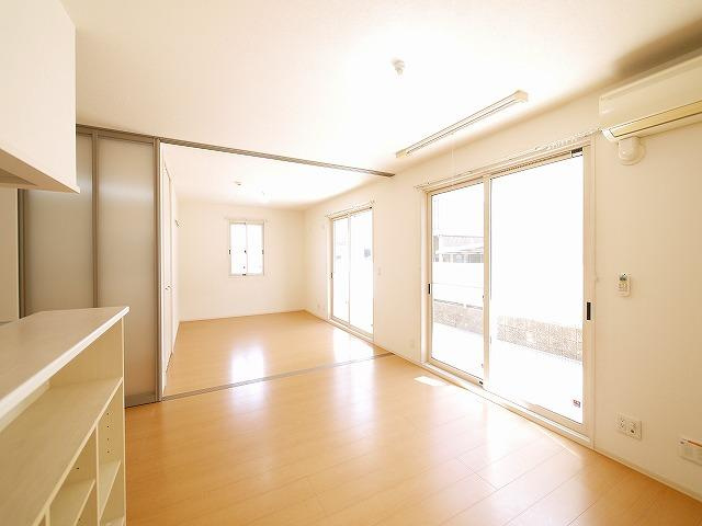 リビングタウン四条大路　Ｃ棟の居間・リビング