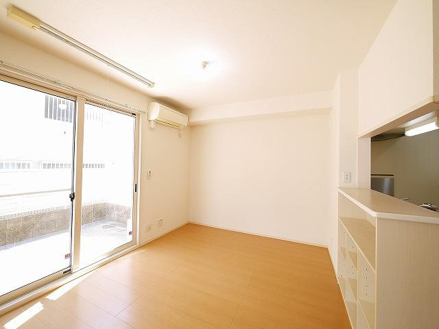 リビングタウン四条大路　Ｃ棟の居間・リビング