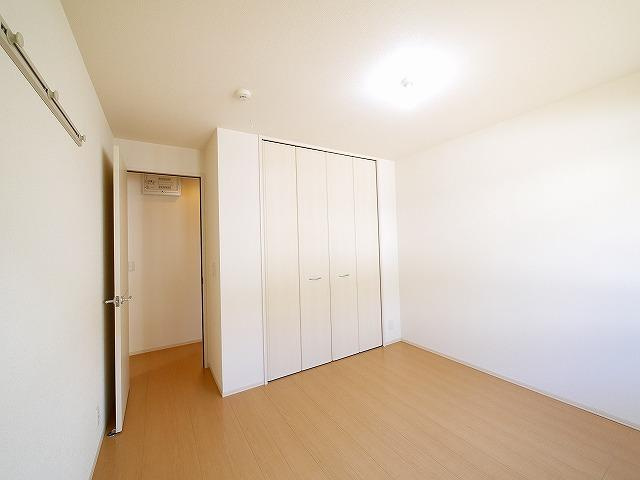 リビングタウン四条大路　Ｃ棟の洋室|明るい洋室です