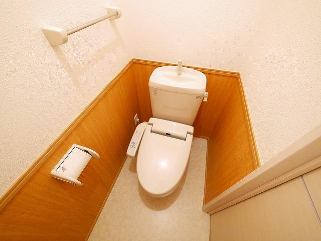 リビングタウン四条大路　Ｃ棟のトイレ|コンパクトで使いやすいトイレです