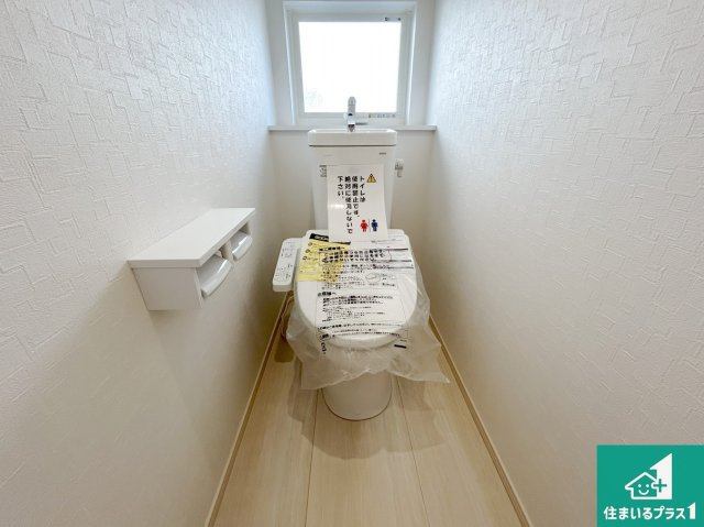 神戸市西区北別府　第10期　新築一戸建てのトイレ|1・2階の2ヶ所にあるので、朝の忙しい時間の順番待ちもなく、深夜の利用にも大変便利です。