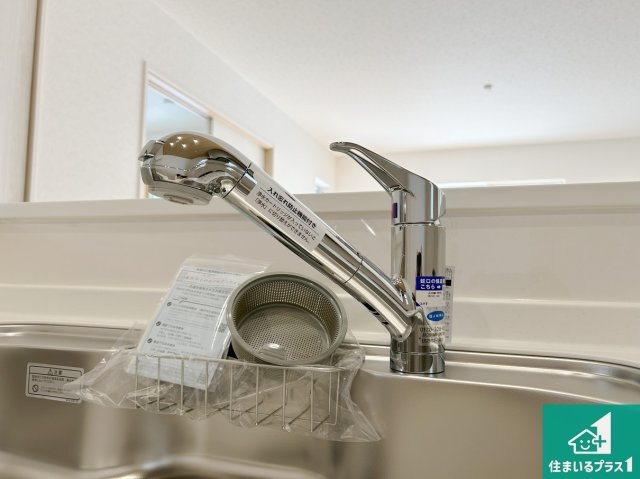 神戸市西区北別府　第10期　新築一戸建ての設備|浄水器を内蔵！炊飯時、お茶を作る時に安心してお水を使えます！お湯と冷水、浄水と原水、シャワーの切替えもワンタッチです！