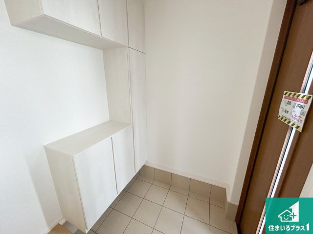 神戸市西区北別府　第10期　新築一戸建ての玄関|シューズボックスにはたくさんの靴が収納できるので玄関周りはいつもスッキリ！ご家族が増えても安心！