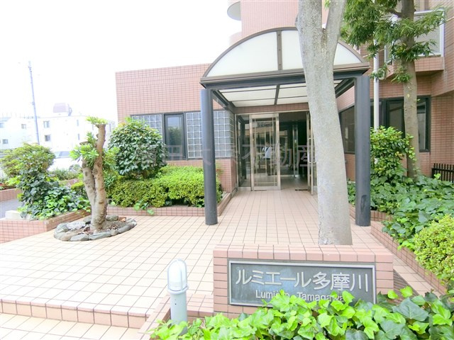 ルミエール多摩川のエントランス