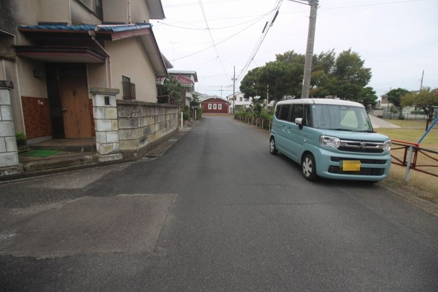 下野市駅東4丁目の前面道路含む現地写真|北東側公道